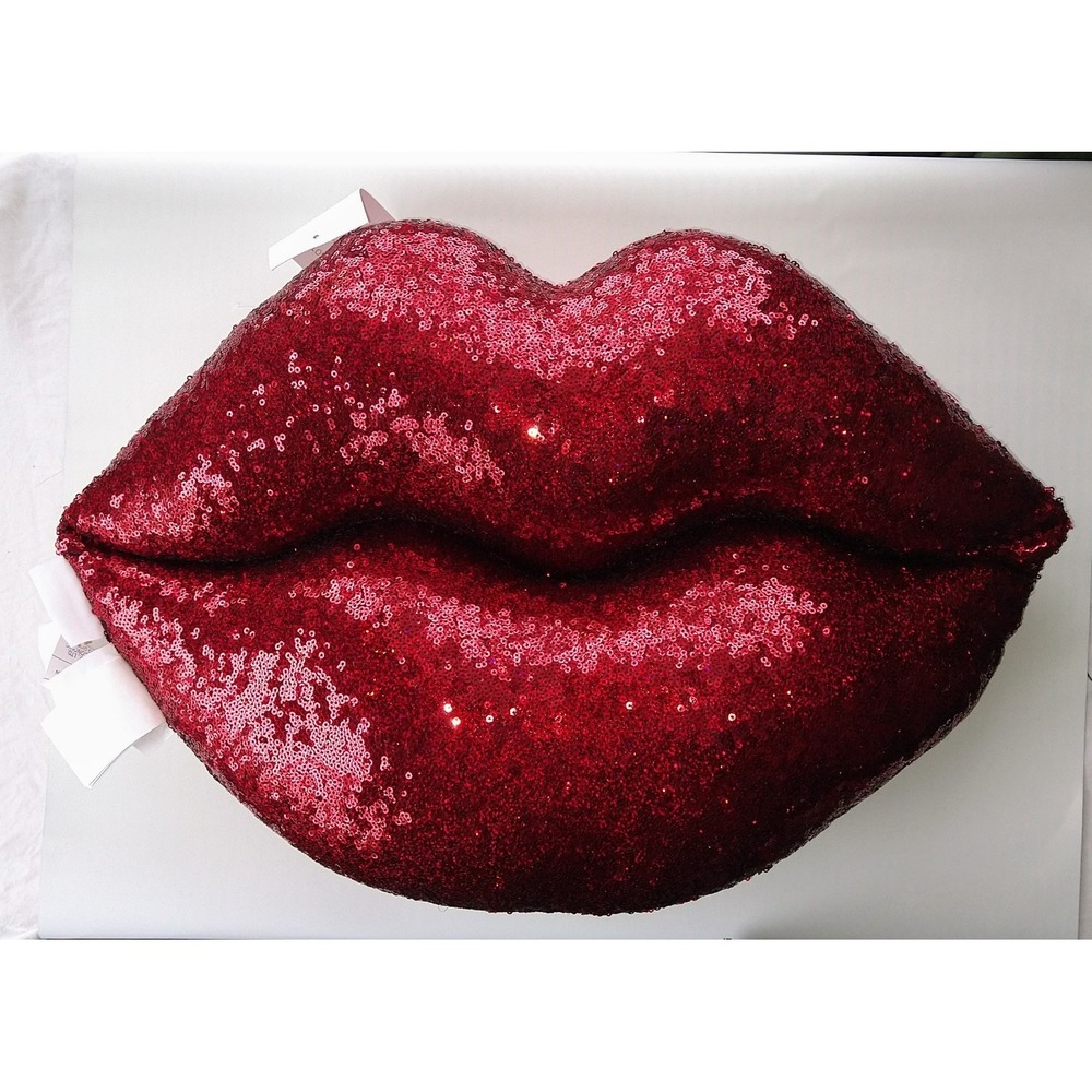* NWT * Isaac Mizrahi Sequin PILLOW 💋 Gorgeous RED LIPS Kiss VALENTINE'S DAY